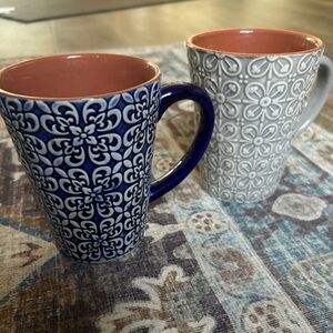 Set of 2 planter-like coffee mugs